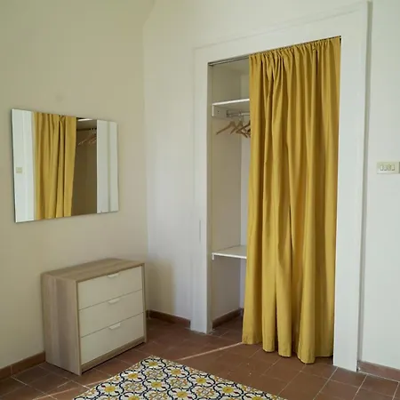 Ulisse Apartment *