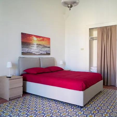 Ulisse Apartment *
